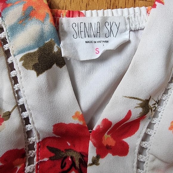 Sienna Sky Floral Romper - Picture 7 of 8